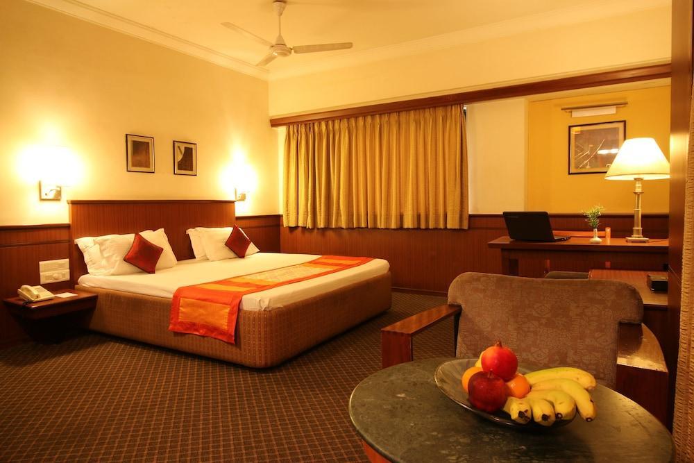 โฮเต็ล สกายลอน Hotel อาเมดาบัด ภายนอก รูปภาพ