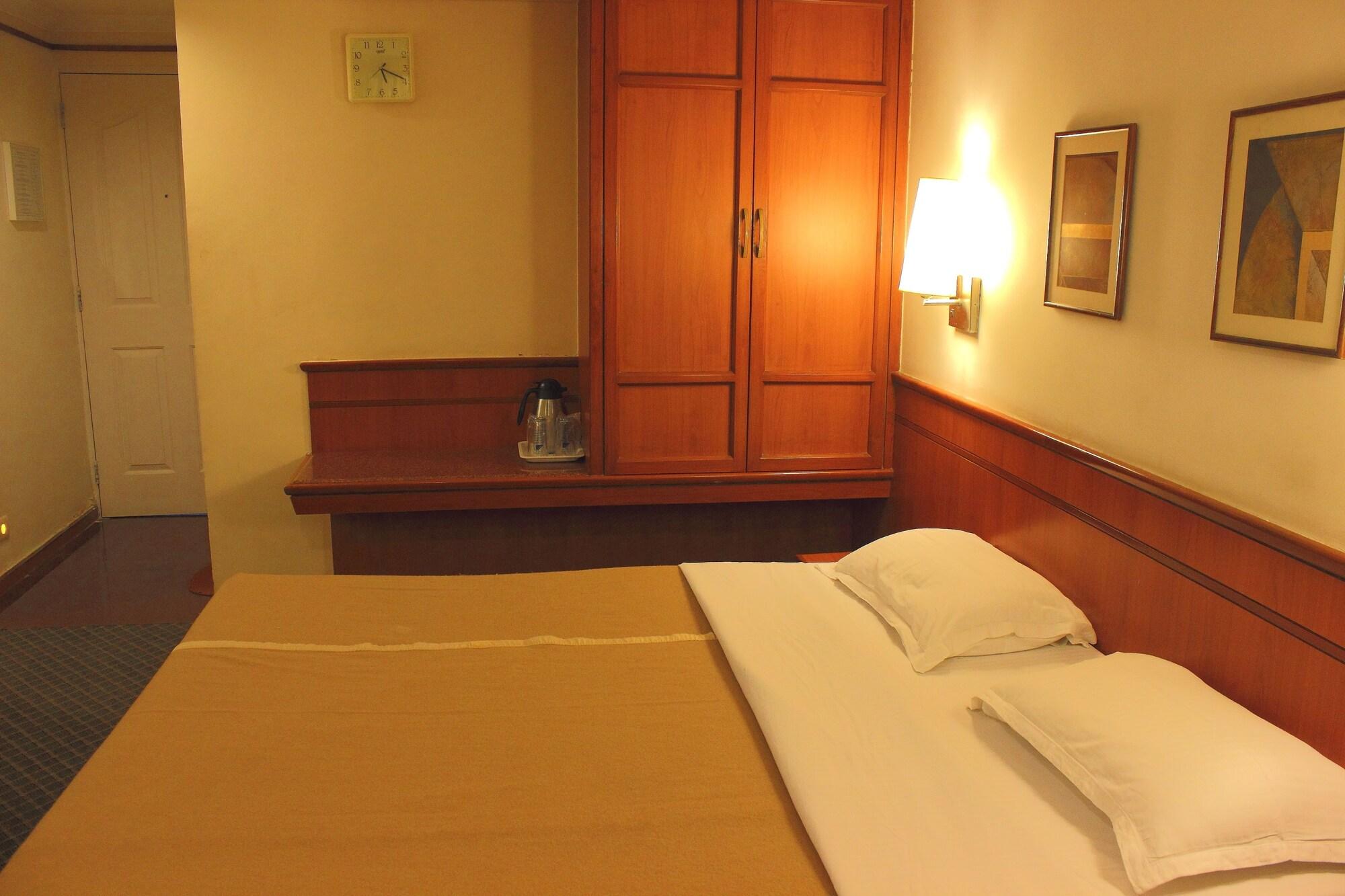 โฮเต็ล สกายลอน Hotel อาเมดาบัด ภายนอก รูปภาพ