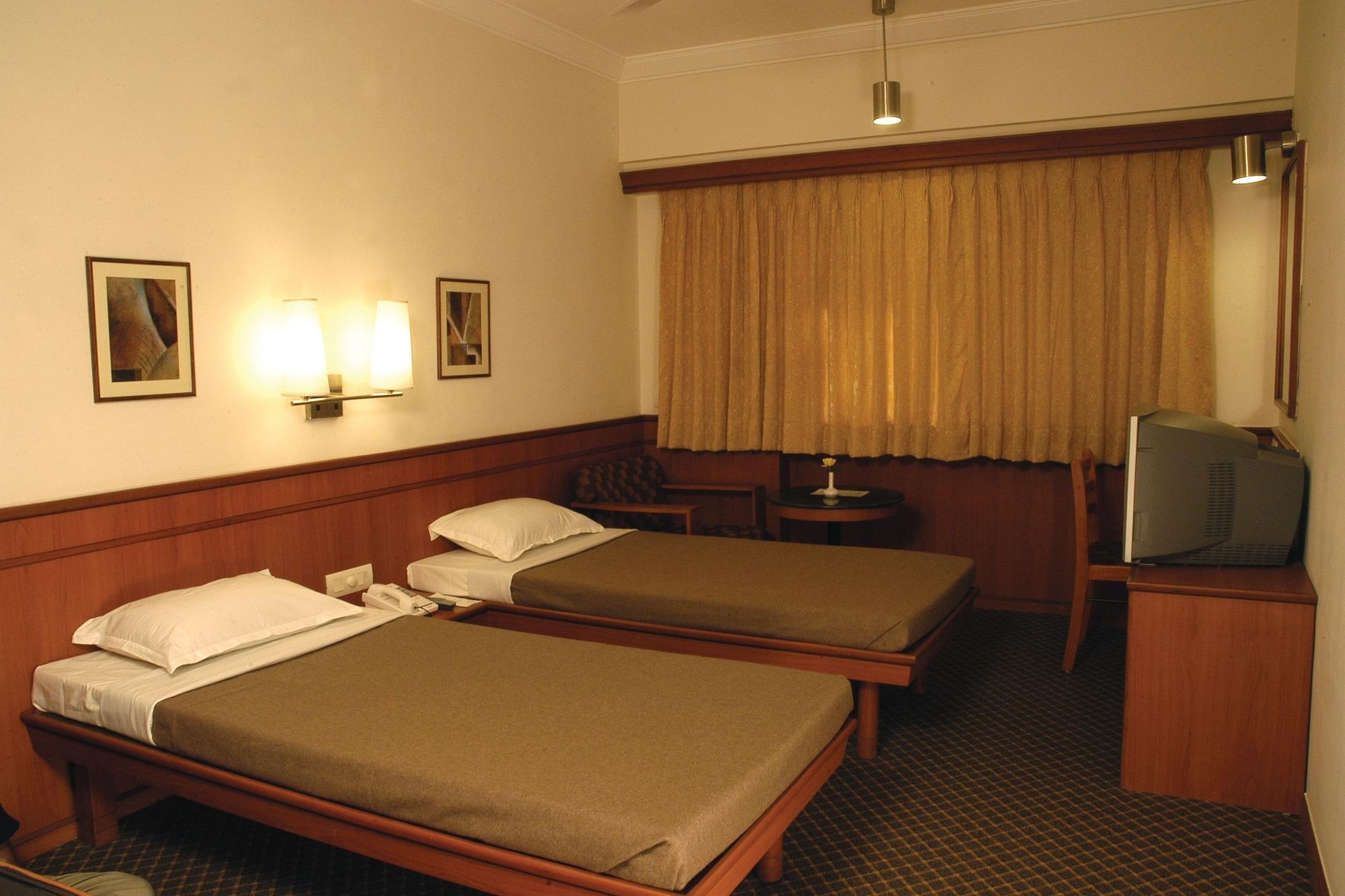 โฮเต็ล สกายลอน Hotel อาเมดาบัด ภายนอก รูปภาพ