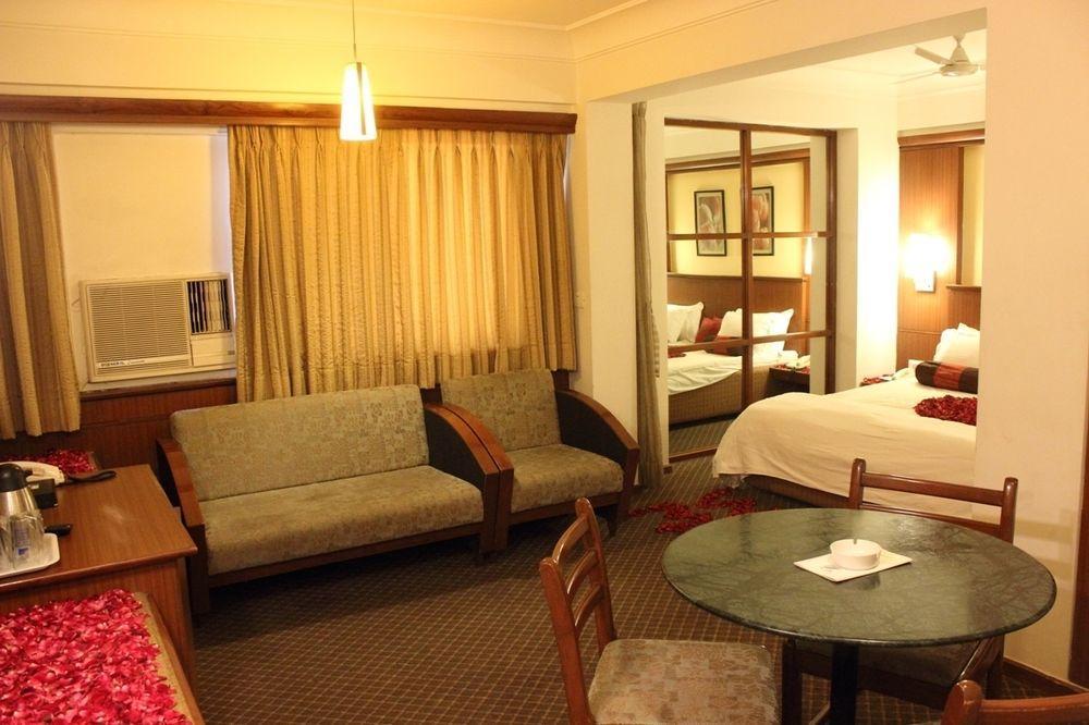 โฮเต็ล สกายลอน Hotel อาเมดาบัด ภายนอก รูปภาพ