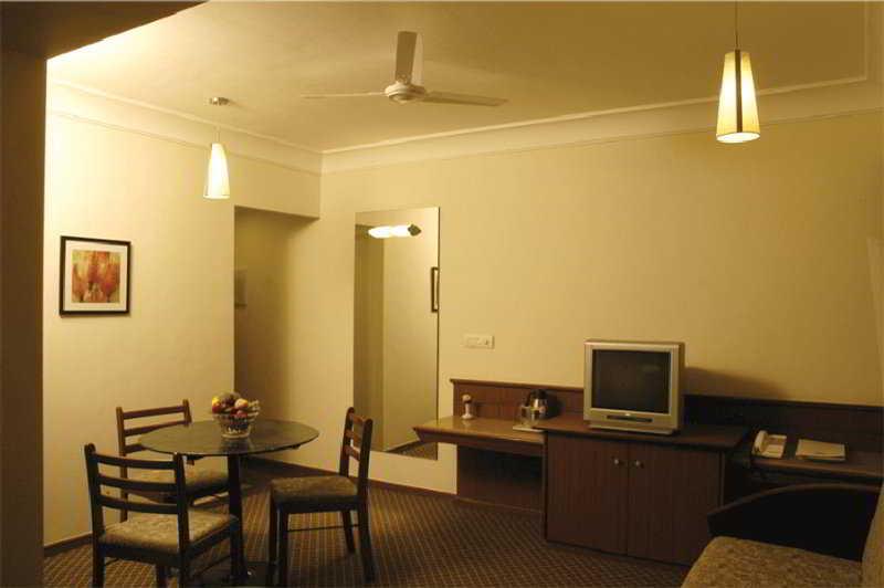 โฮเต็ล สกายลอน Hotel อาเมดาบัด ภายนอก รูปภาพ