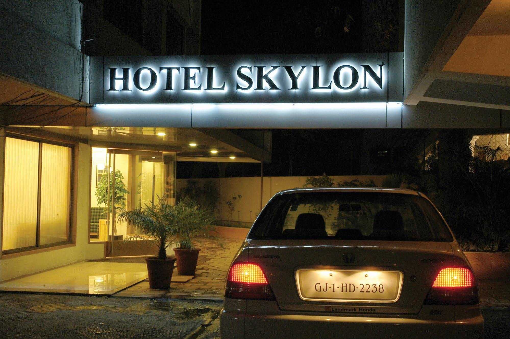 โฮเต็ล สกายลอน Hotel อาเมดาบัด ภายนอก รูปภาพ