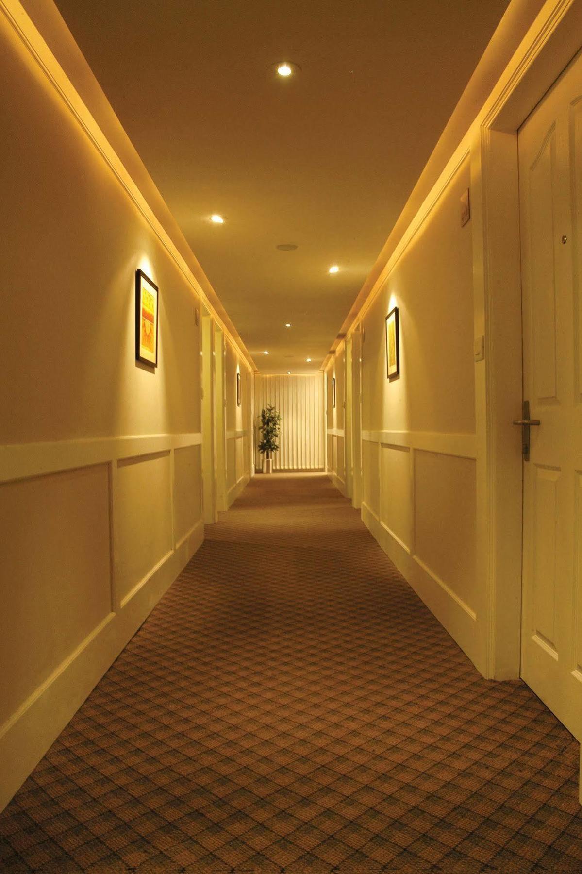 โฮเต็ล สกายลอน Hotel อาเมดาบัด ภายนอก รูปภาพ