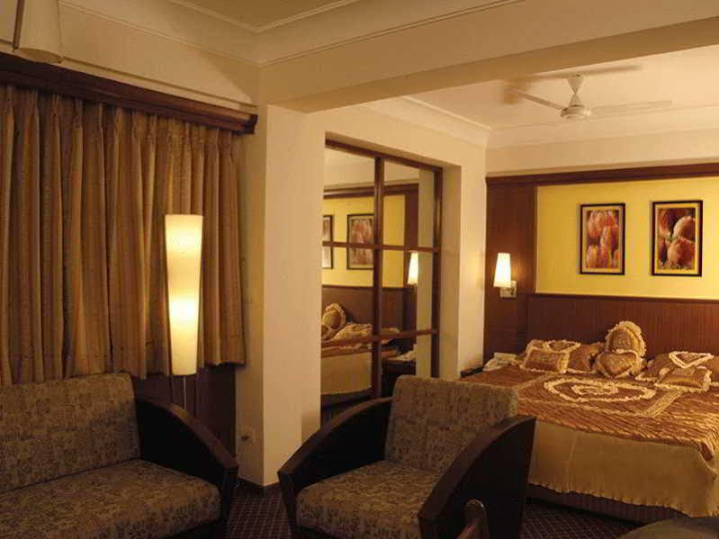 โฮเต็ล สกายลอน Hotel อาเมดาบัด ภายนอก รูปภาพ