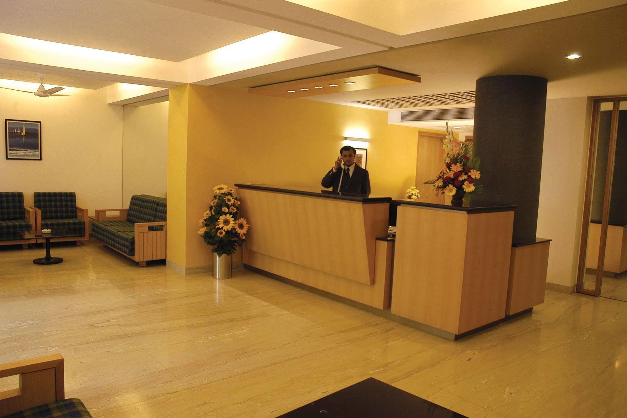 โฮเต็ล สกายลอน Hotel อาเมดาบัด ภายนอก รูปภาพ